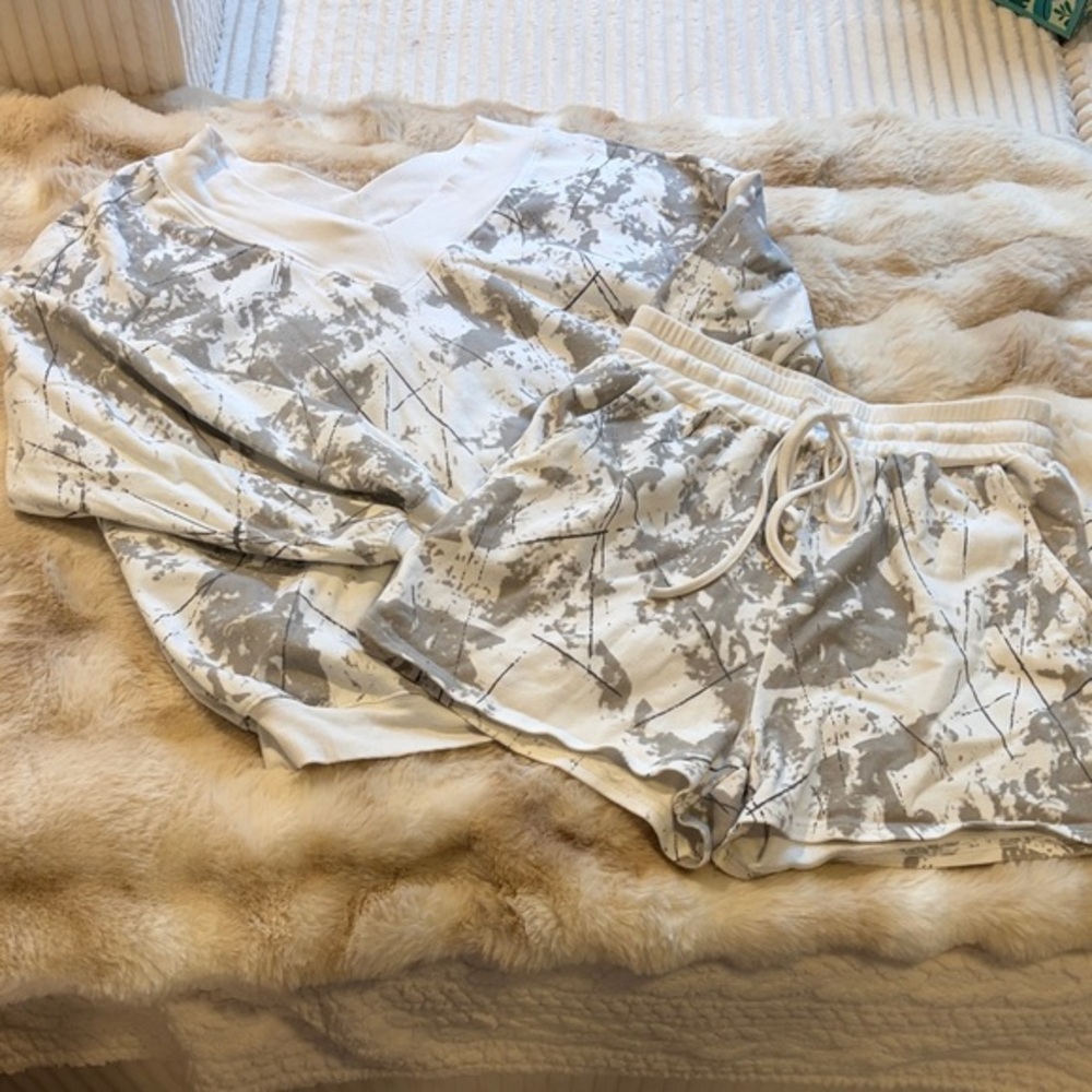 Neutral Marble-Print Lounge Set - Tee & Drawstring Shorts size small